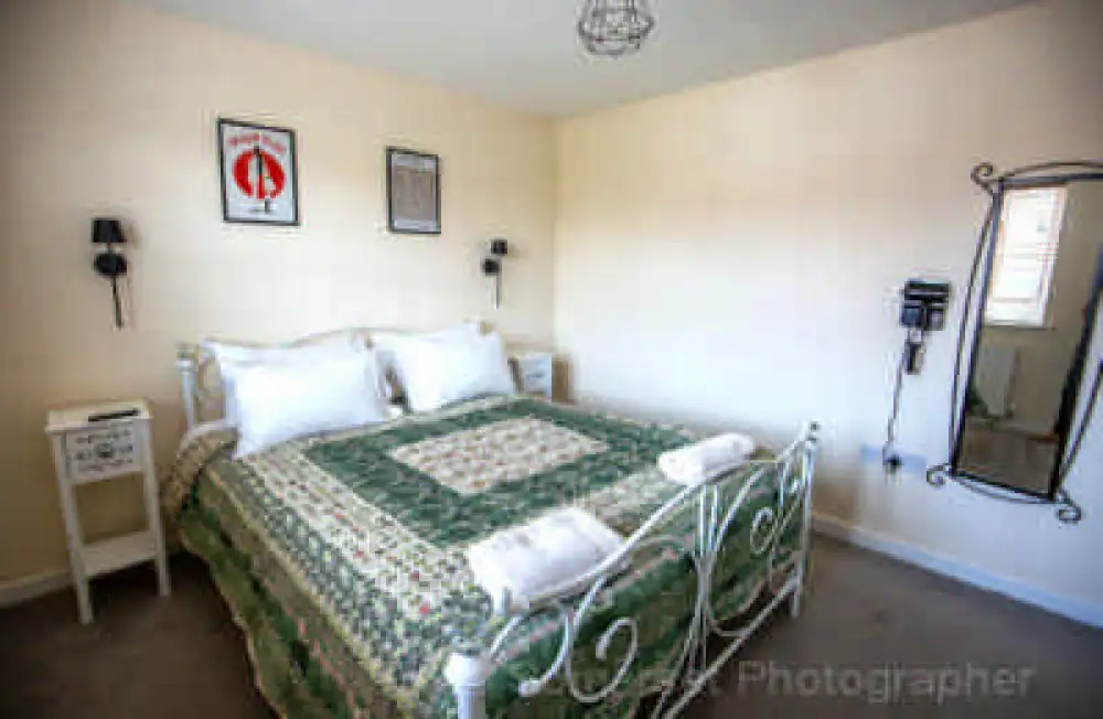 Double Bedroom with Natural Light and Space