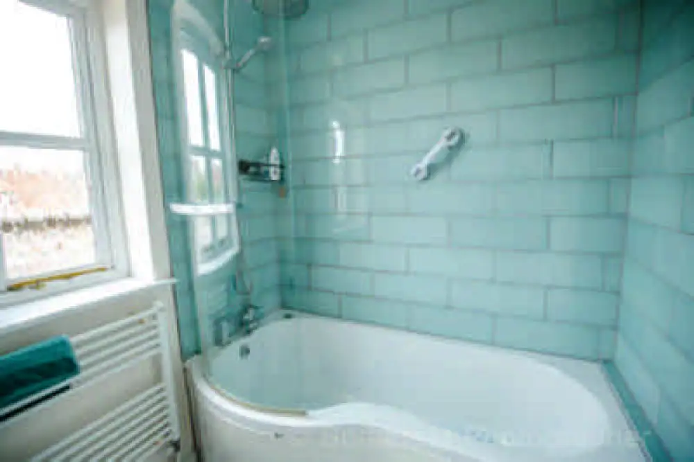 Upstairs Bathroom area with Enclosure
