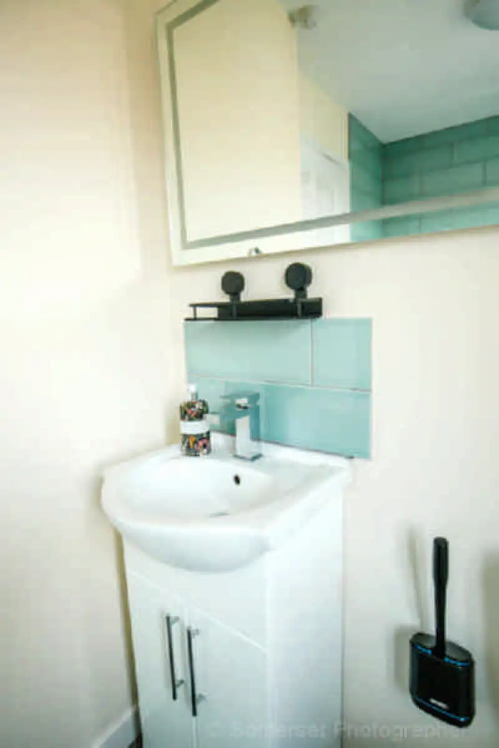 Hand basin