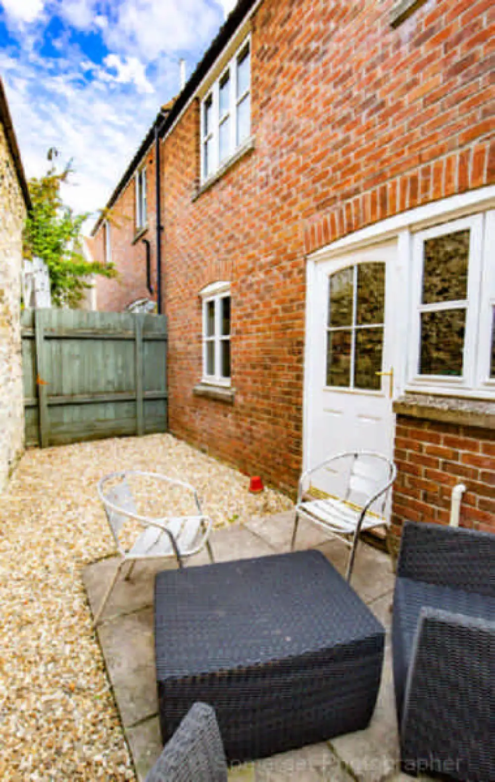 Private Garden Area with Outdoor Seating Space