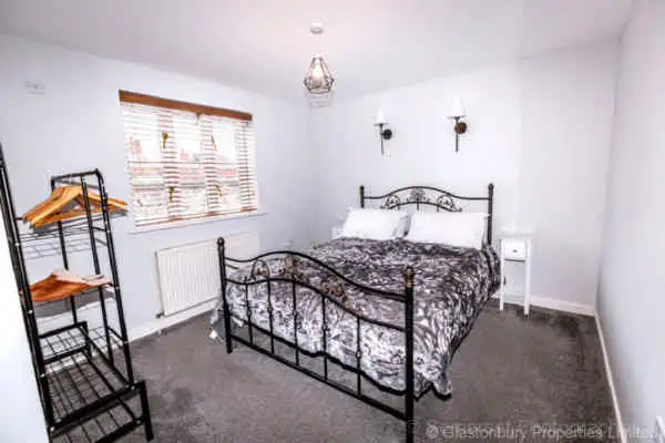 Bright Double Bedroom with Comfortable Bed