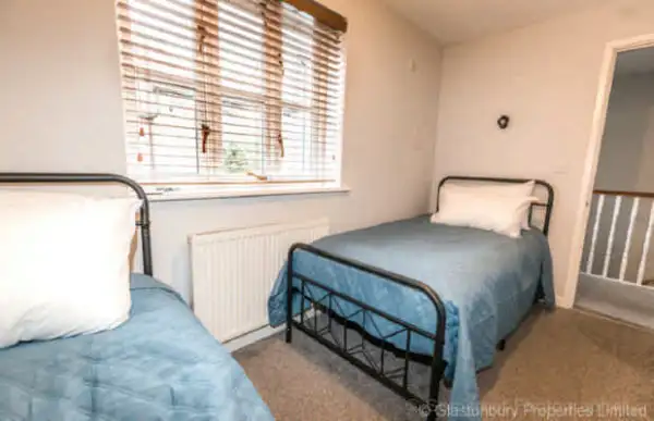 Twin Bedroom - Single Bed One View