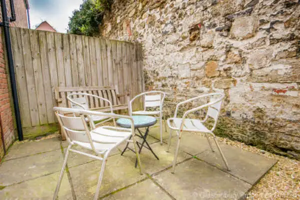 Private Garden Area with Outdoor Seating Space